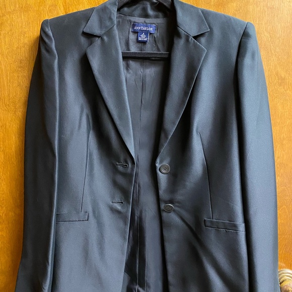 Ann Taylor Blazer. Size 4. - Picture 2 of 5